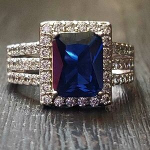 Elegant Blue and Silver Women's Ring